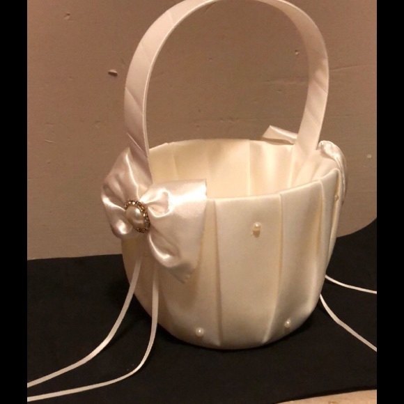 1 Satin Flower Girl Baskets - Picture 3 of 10